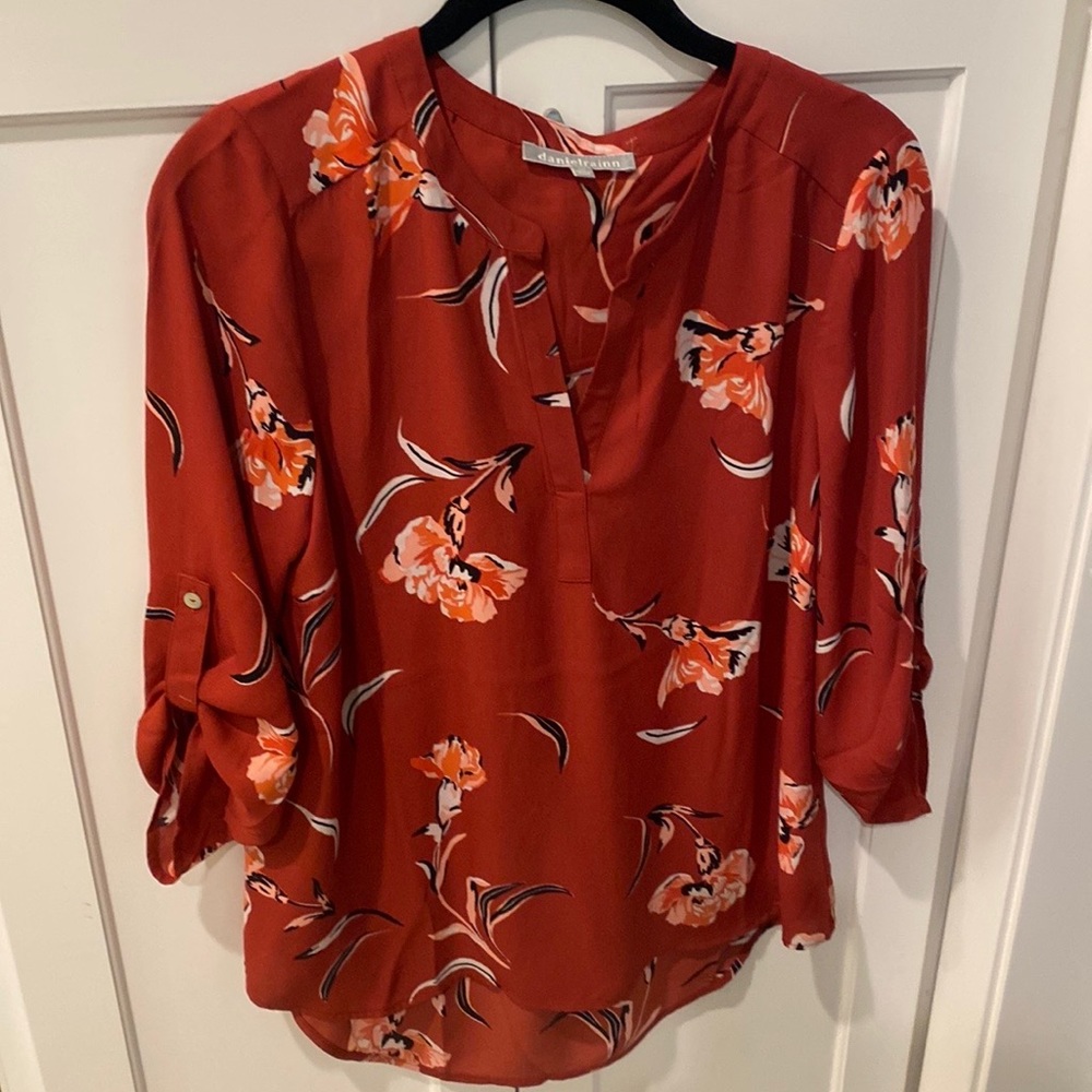 Daniel Rainn 3/4 split neck blouse